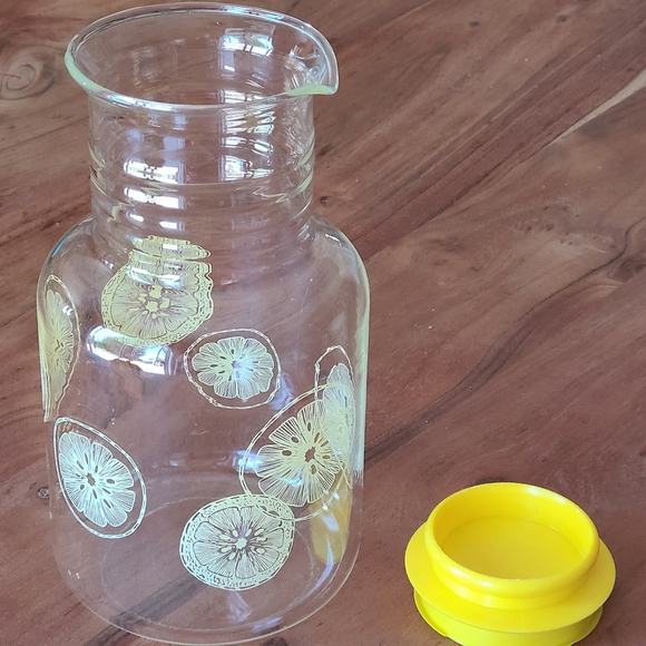 Pyrex Dining Vintage Pyrex Lemonade Pitcher 2l 2q Poshmark